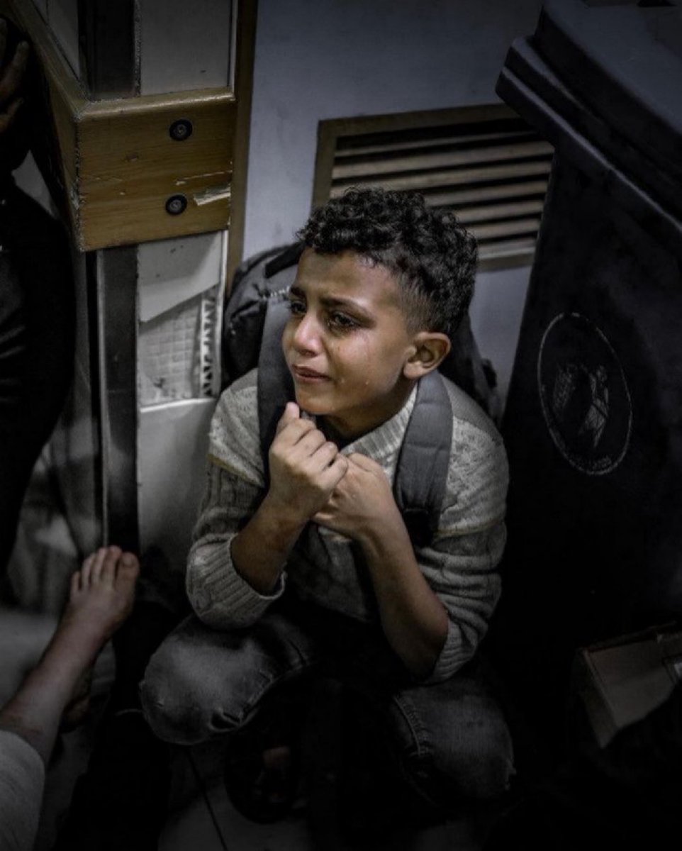 يا الله تلك العيون .. 

كم من الألم سيتحمّل أطفال غزّة ؟؟