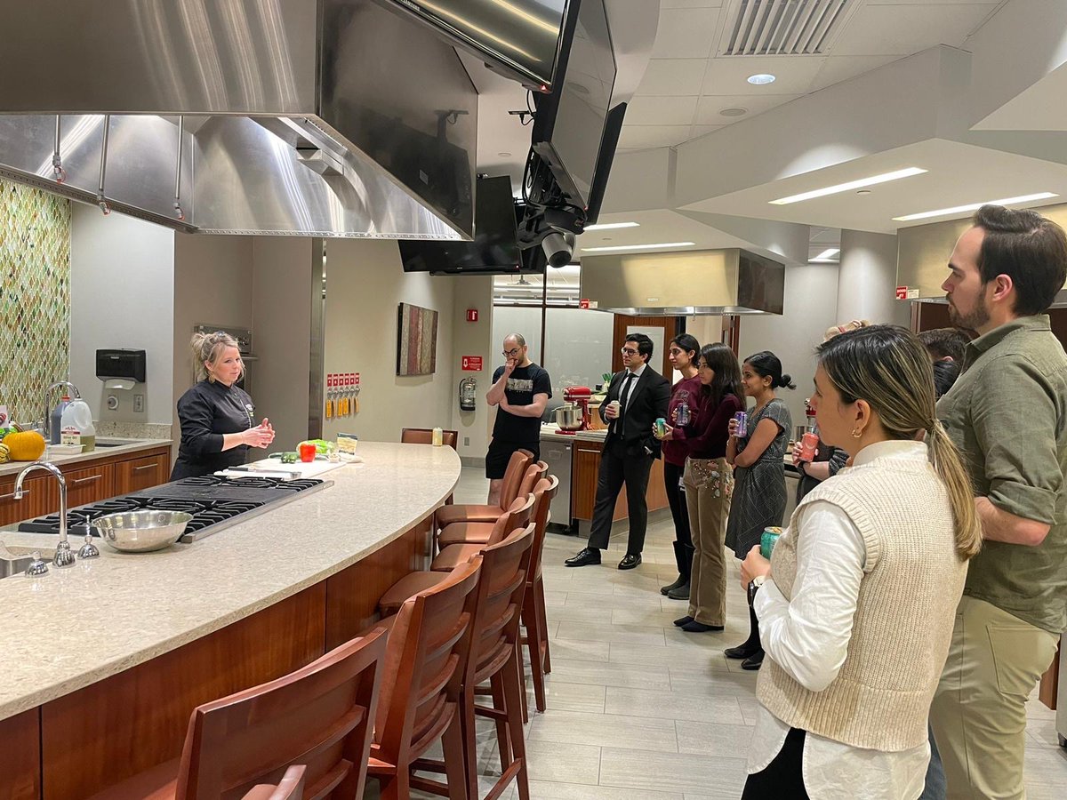 MayoFellows's tweet photo. ✨Our residents & fellows enjoying a 90-minute hands-on cooking experience with our Mayo Clinic Executive Chef at the DAHLC, organized by the MFA! 🧑🍳👩🍳
Chef Welper walked us through
🌟 Chicken souvlaki
🌟 Roasted vegetables and orzo &
🌟 Apple turnovers
#TraineeWellness #MFA https://t.co/a55L0vHS7A