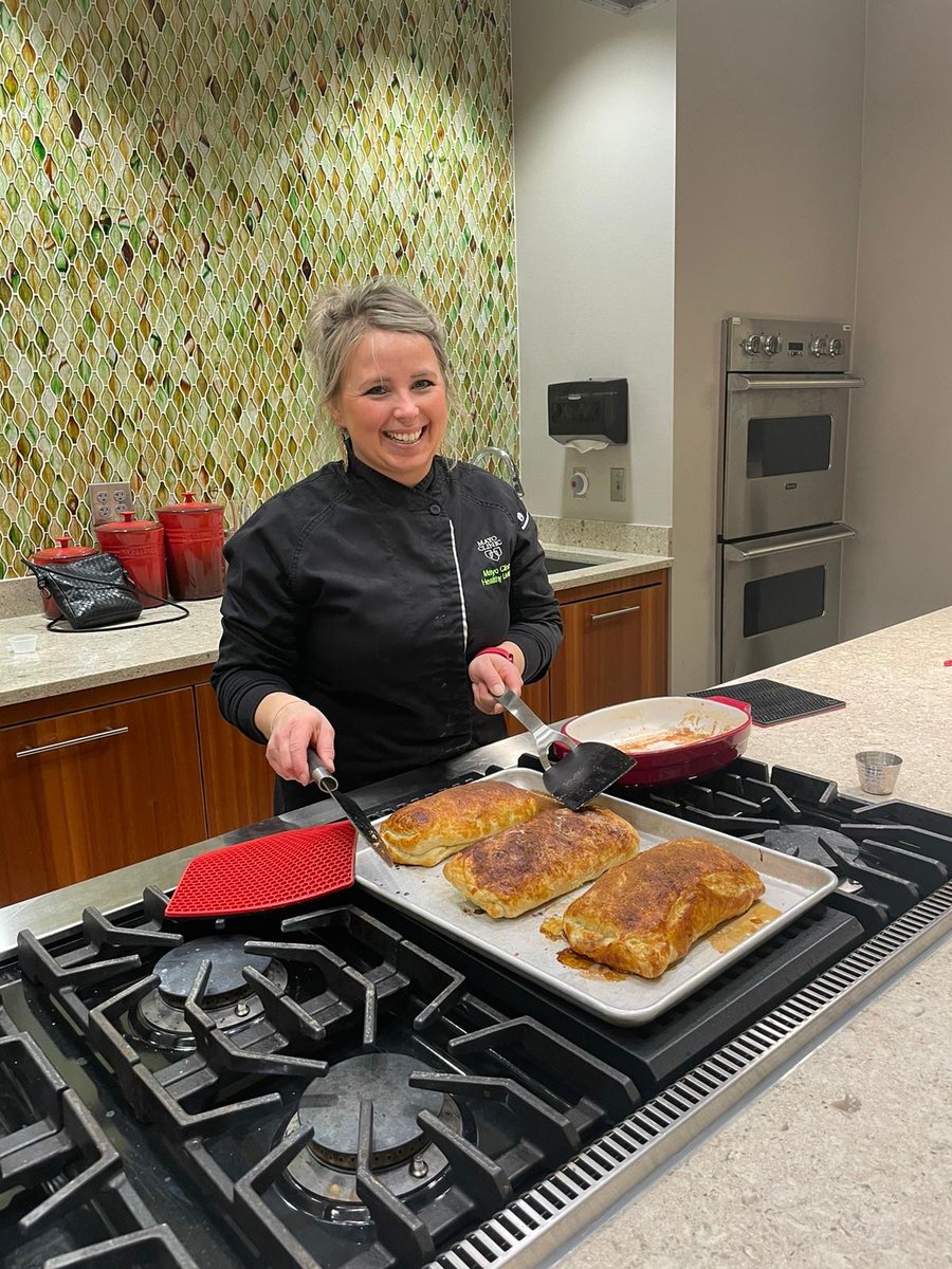 MayoFellows's tweet photo. ✨Our residents & fellows enjoying a 90-minute hands-on cooking experience with our Mayo Clinic Executive Chef at the DAHLC, organized by the MFA! 🧑🍳👩🍳
Chef Welper walked us through
🌟 Chicken souvlaki
🌟 Roasted vegetables and orzo &
🌟 Apple turnovers
#TraineeWellness #MFA https://t.co/a55L0vHS7A