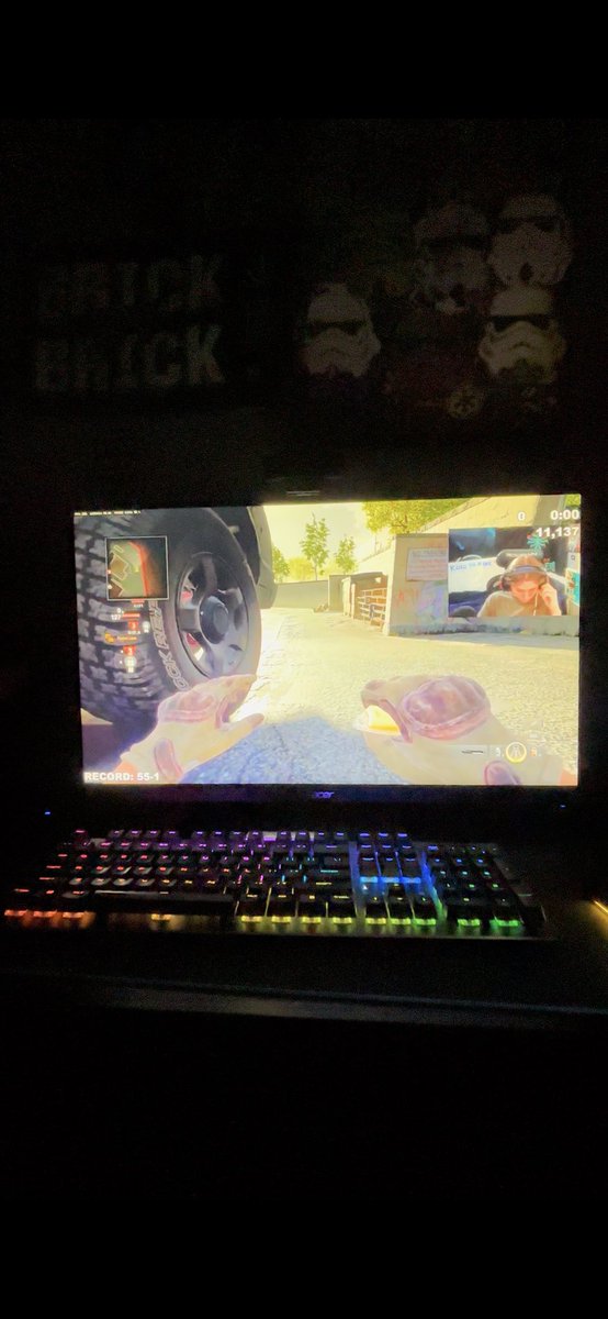 Watching <a href="/ColtHavok/">Colt</a> on his phone due to hackers. This sad asl..