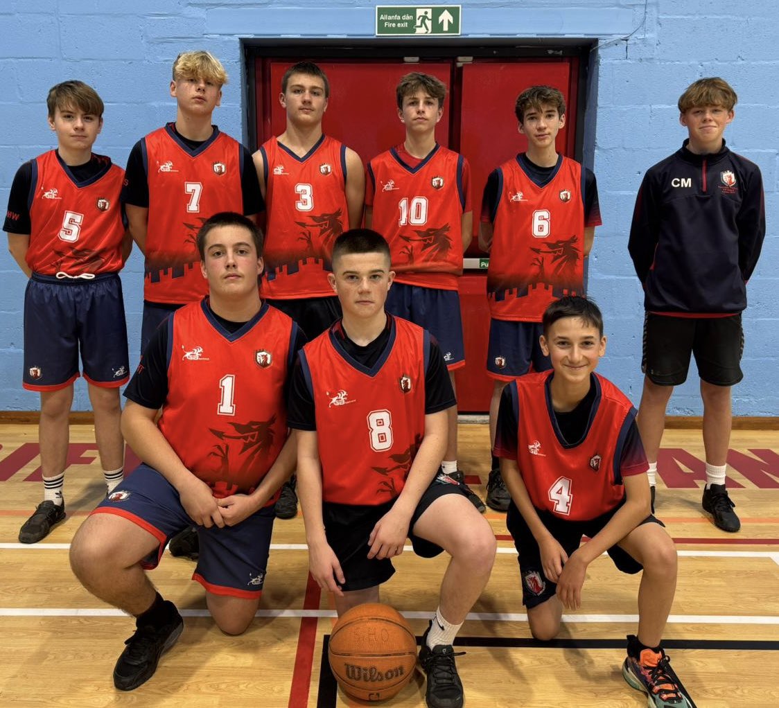 AGysho's tweet photo. Bechgyn blwyddyn 9 a 10 di cystadlu yng nghystadleuaeth Pel Fasged Eryri.👍🏀⛹️‍♂️ https://t.co/IuVpjIP6IW