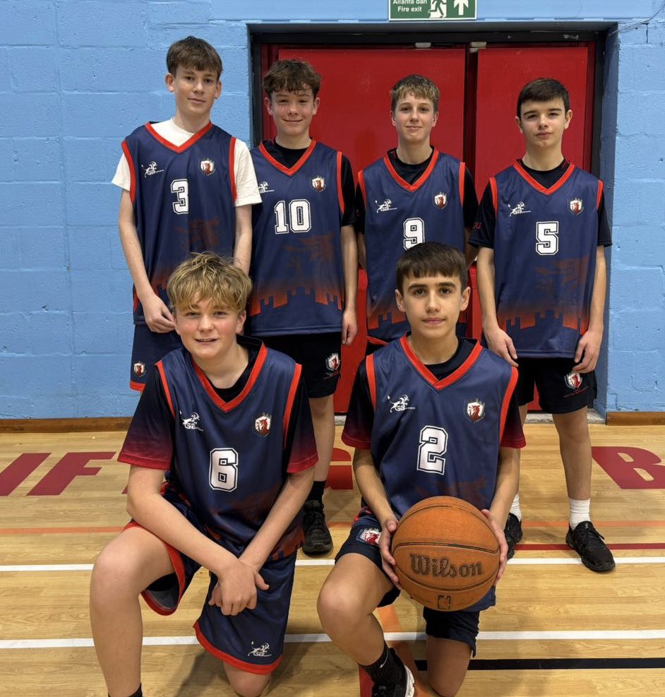 AGysho's tweet photo. Bechgyn blwyddyn 9 a 10 di cystadlu yng nghystadleuaeth Pel Fasged Eryri.👍🏀⛹️‍♂️ https://t.co/IuVpjIP6IW