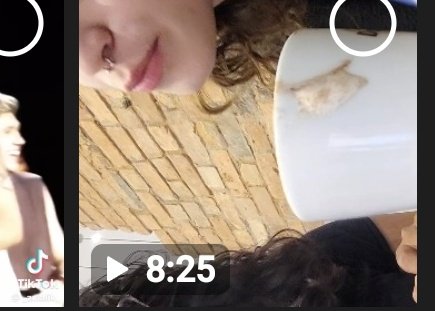 falaaidebora's tweet photo. a gente simplesmente gravando um vídeo de 8min numa cafeteria pra falar nada com nada 

"queria dizer que tenho depressão profunda"
"passou o dia todo rindo"
"por que será né?"
"porque eu sou incrível" https://t.co/9fW11qOv0T