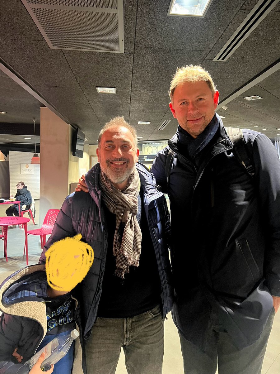 teovit's tweet photo. Incontri di altissimo livello alla Food Hall del #Forum #JackGalanda https://t.co/8CiJSrP8Zh