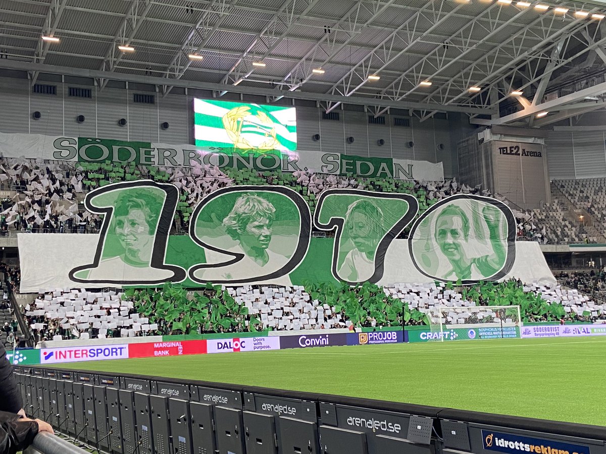 mapiroord's tweet image. he presenciado esto en directo y solo puedo decir que ha sido el mejor ambiente que he vivido en un partido de futfem. la afición del hammarby es una pasada todo mi respeto🙌🏻