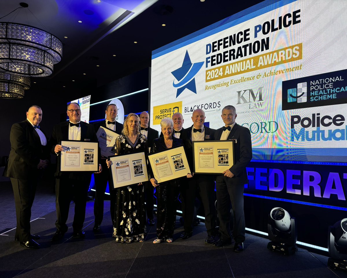 DefencePolFed's tweet photo. Winning our Debbie Williams - Friends of the @DefencePolFed Award tonight are seven colleagues who have provided outstanding support to officers. Looking after their terms and conditions at a difficult time. Debbie's husband Mark is with @Eamon_Keating presenting #DPFAwards https://t.co/tkVOJf3Hg9
