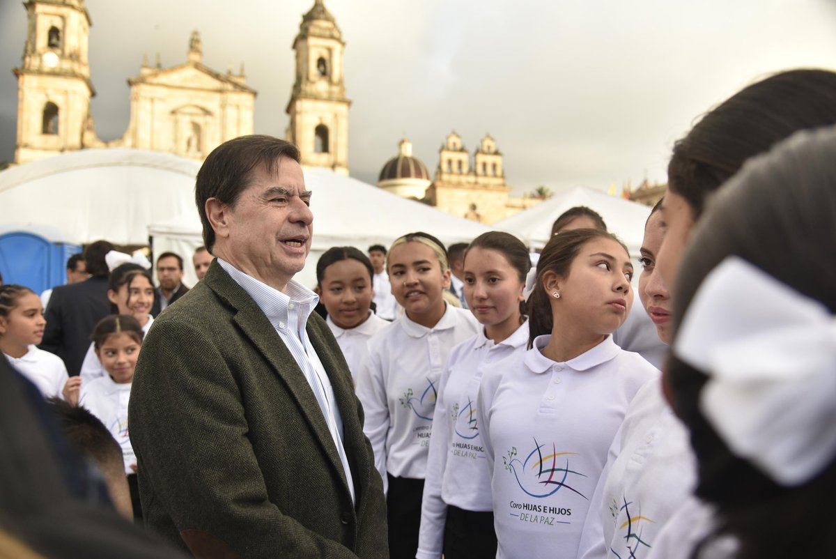 CristoBustos's tweet image. El Coro de Hijas e Hijos de La Paz es un ejemplo de paz para el mundo entero. #FirmesConElAcuerdo