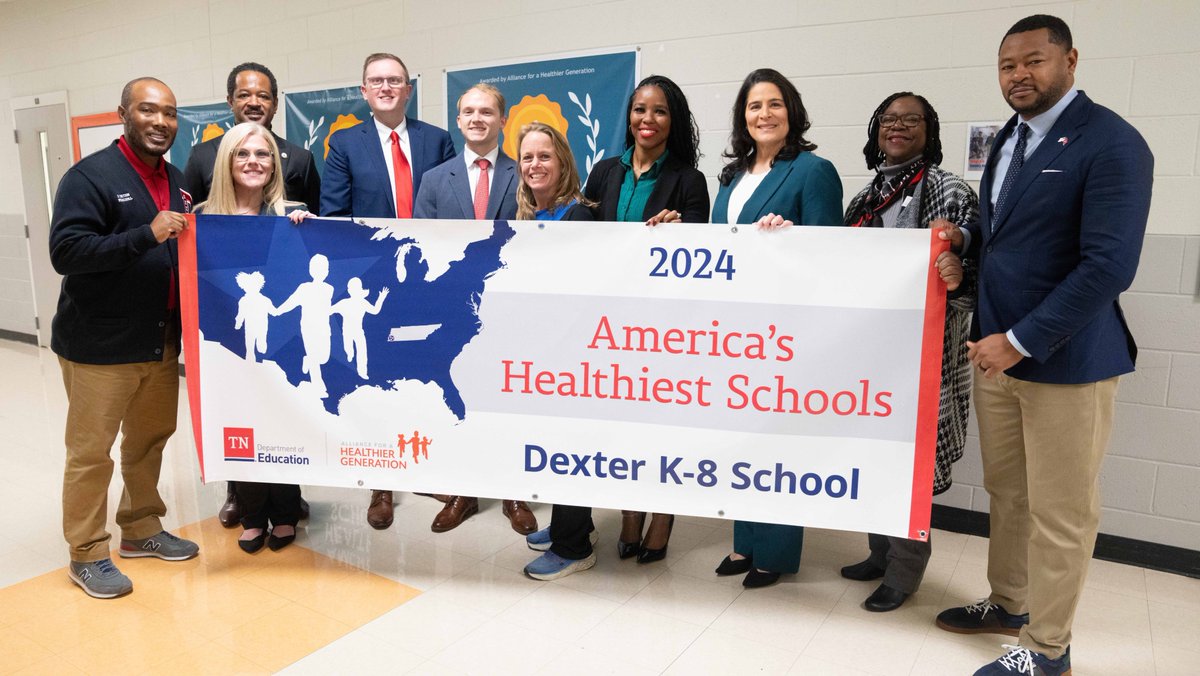 MSCSK12's tweet image. Congratulations to @DexterK8MSCS for being recognized as one of 2024 America&apos;s Healthiest Schools by @HealthierGen. Assistant Commissioner of Coordinated School Health, Lori Paisley, with the TN Department of Education, visited the school for the recognition. 🍎💪#StudentWellness