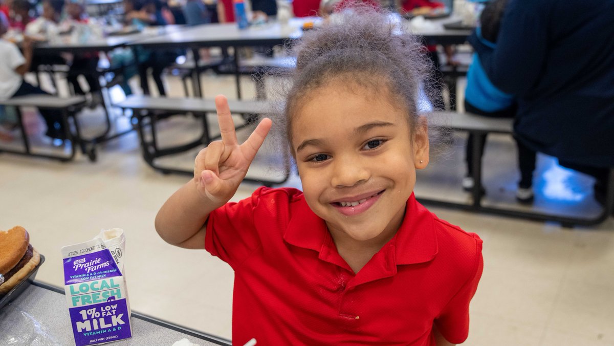 MSCSK12's tweet image. Congratulations to @DexterK8MSCS for being recognized as one of 2024 America&apos;s Healthiest Schools by @HealthierGen. Assistant Commissioner of Coordinated School Health, Lori Paisley, with the TN Department of Education, visited the school for the recognition. 🍎💪#StudentWellness