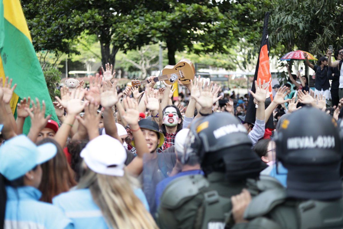 AquinoTicias1's tweet photo. Sigue la movilización estudiantil para salvar la UdeA y por la autonomía universitaria. @FicoGutierrez, @AndresJRendonC, @petrogustavo los estudiantes necesitan soluciones reales. https://t.co/93lAbJfIHH