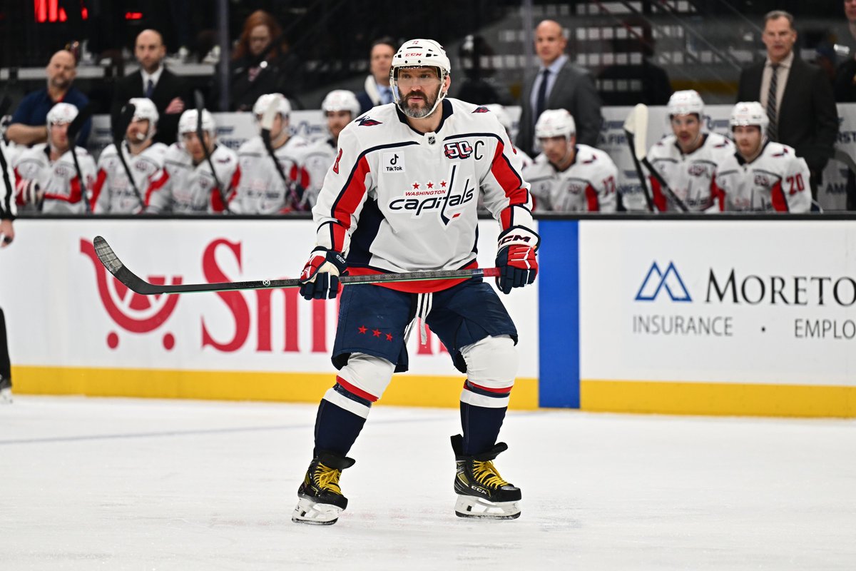 BR_OpenIce's tweet photo. The Capitals say Alex Ovechkin fractured his left fibula and will miss 4-6 weeks. https://t.co/tuQ3IuzqTF
