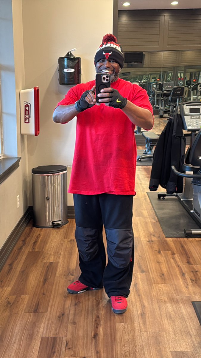 holythug36's tweet photo. IT’S GRIND TIME!!!!#GYMLFE. https://t.co/atNZbF4iJF