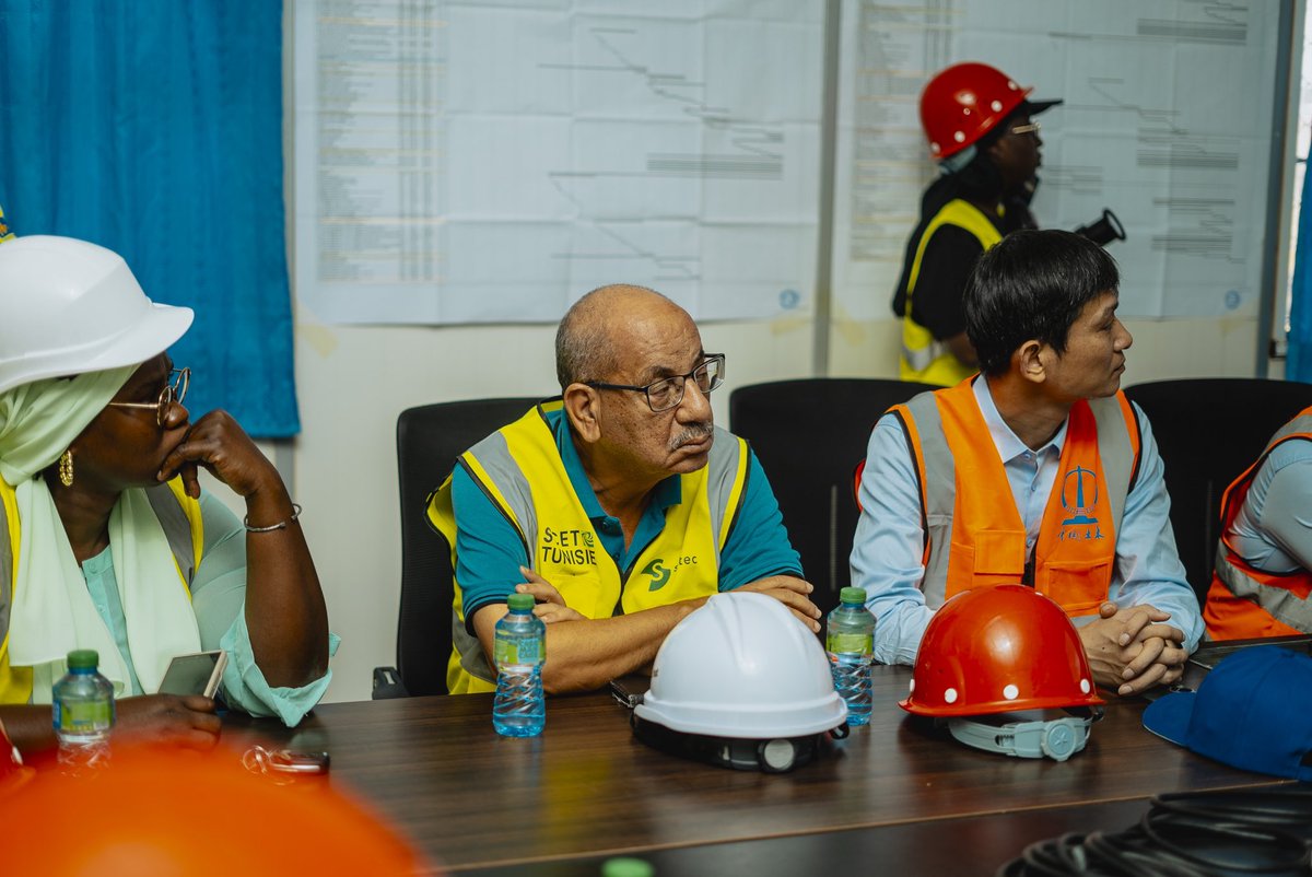 mjs_sn's tweet photo. Elle a cependant exhorté les responsables des chantiers à redoubler d’effort et de diligence afin de respecter les engagements pris conformément aux cahiers de charges qui leur ont été soumis par le ministère.

#MJSC
#joj2026 
#senegal https://t.co/oiGYdgmXNM