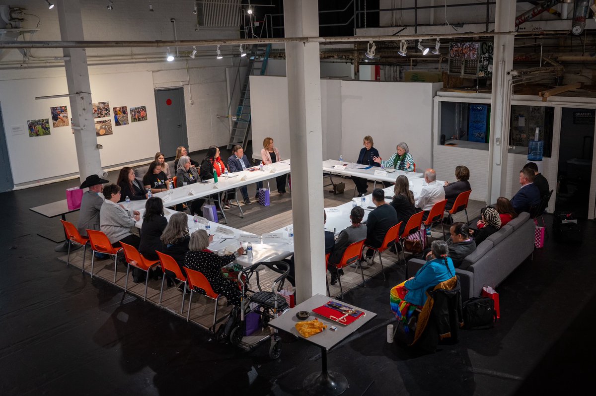 GGCanada's tweet photo. #GGSimon hosted a round-table discussion at the Graffiti Gallery, mobilizing experts, people with lived experience and change makers to share best practices and drive innovation in mental health services across Canada. https://t.co/GGMl3p8Oiv