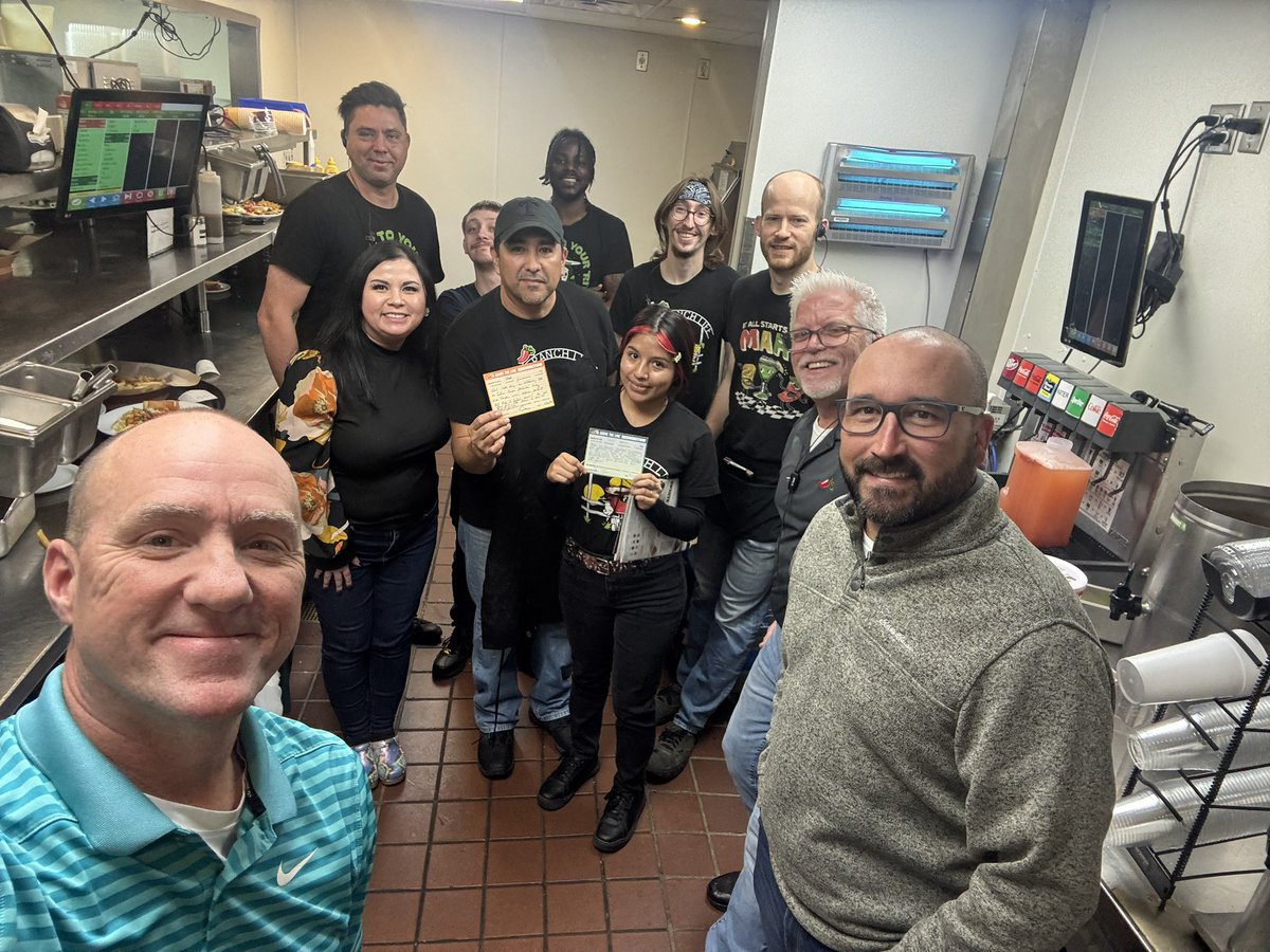 wherry_lisa's tweet photo. Great day #PlayingRestaurant at Grapevine Mills!! The holidays are here!! 🦃 🎅🏼 @brianl28 @LairdWalker4 https://t.co/brvddkHMZ5