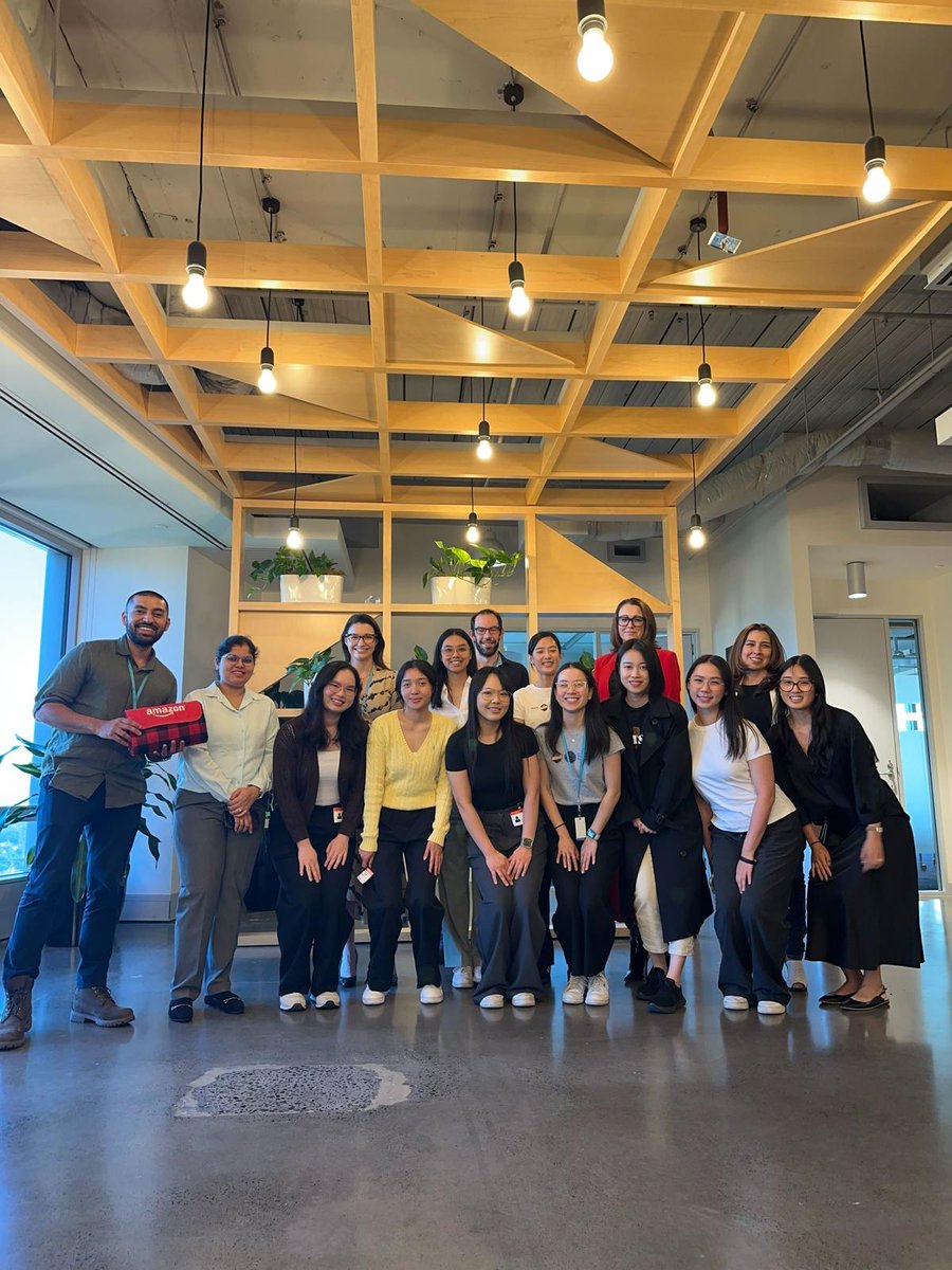 Louisestig's tweet photo. An inspiring end to the AWS She Builds Mentorship Program!🎉 We celebrated the growth of our mentees &amp; mentors, discussing challenges women face in tech &amp; the power of mentorship. Huge thanks to my mentee, Erika Bell for sharing her journey. Excited to see the impact continue! https://t.co/tdTnZ6QrYP