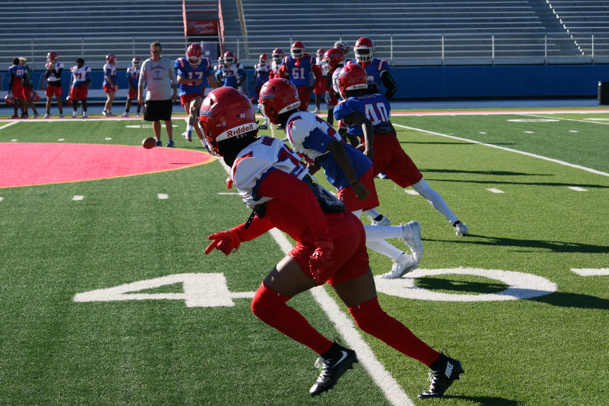 PascagoulaFB's tweet photo. Our Panthers putting in the work ahead of their 2nd Round Playoff Game at Hattiesburg Friday night. #WeGoula #PantherPride #GetUSome https://t.co/aJJIwQCCz1