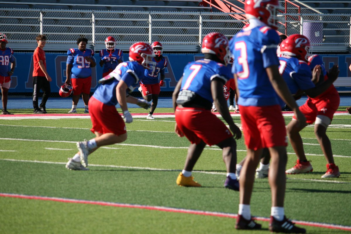 PascagoulaFB's tweet photo. Our Panthers putting in the work ahead of their 2nd Round Playoff Game at Hattiesburg Friday night. #WeGoula #PantherPride #GetUSome https://t.co/aJJIwQCCz1