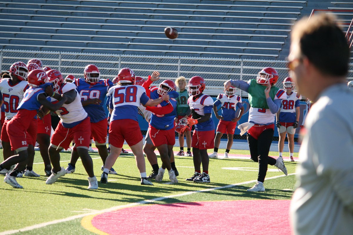 PascagoulaFB's tweet photo. Our Panthers putting in the work ahead of their 2nd Round Playoff Game at Hattiesburg Friday night. #WeGoula #PantherPride #GetUSome https://t.co/aJJIwQCCz1