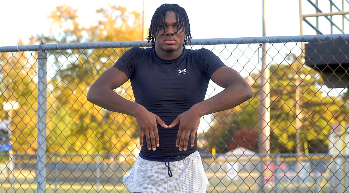 EJHollandOn3's tweet photo. Michigan commits Donovan Johnson (@4k_Don) &amp; Shamari Earls (@shamari_earls) are both making their official visits this weekend. Their previous visits were unofficials #GoBlue. https://t.co/o3ody0I4gl https://t.co/XGI23jvsju
