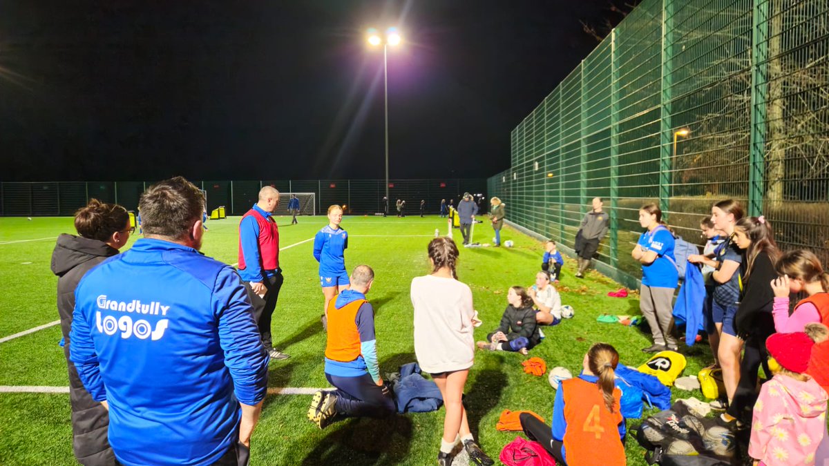 BSYFClub's tweet photo. A big thanks to Abbie from St Johnstone FC giving up her time to help Coach the Girls last Wednesday and have a chat about her footballing journey. 🙏
A fantastic role model who passed on wise advise about the importance of listening to their Coaches 😂 https://t.co/ZbmptY8uzL