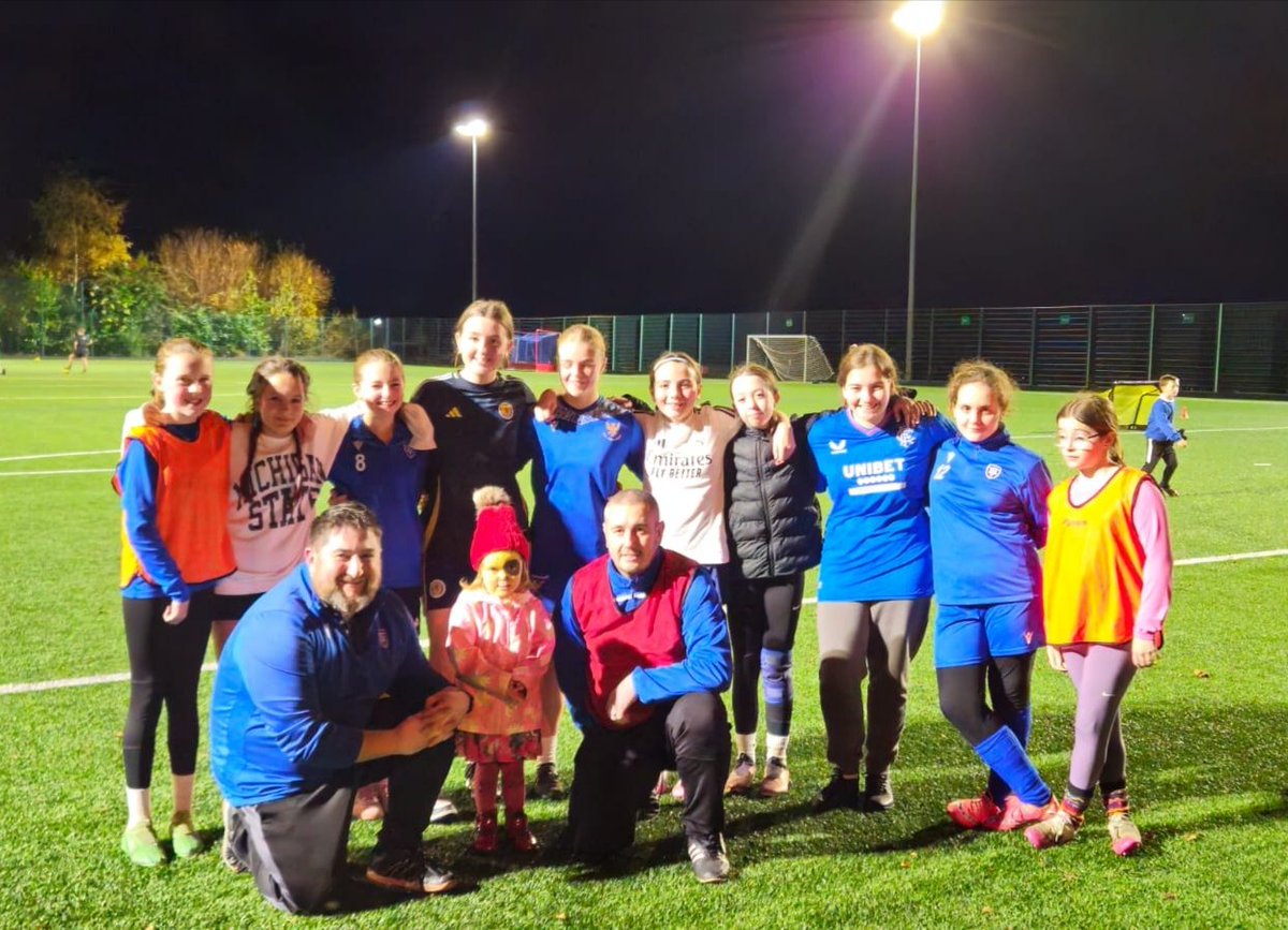 BSYFClub's tweet photo. A big thanks to Abbie from St Johnstone FC giving up her time to help Coach the Girls last Wednesday and have a chat about her footballing journey. 🙏
A fantastic role model who passed on wise advise about the importance of listening to their Coaches 😂 https://t.co/ZbmptY8uzL