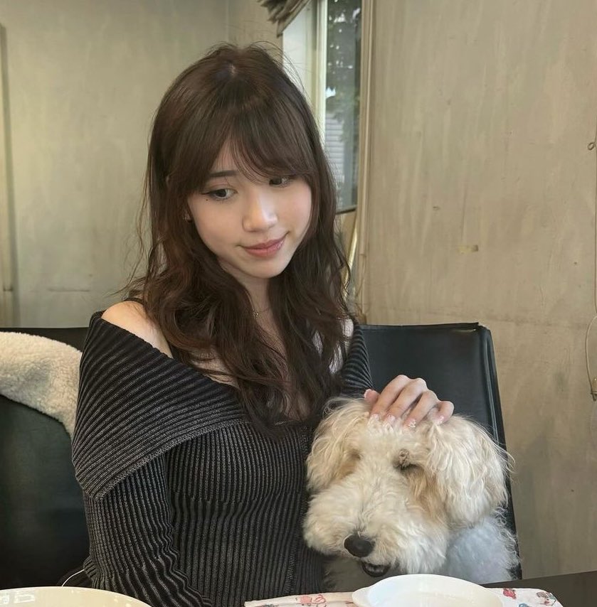 borotancoin's tweet photo. Your girl when she sees my $BORO bag. https://t.co/28rANuSZiQ