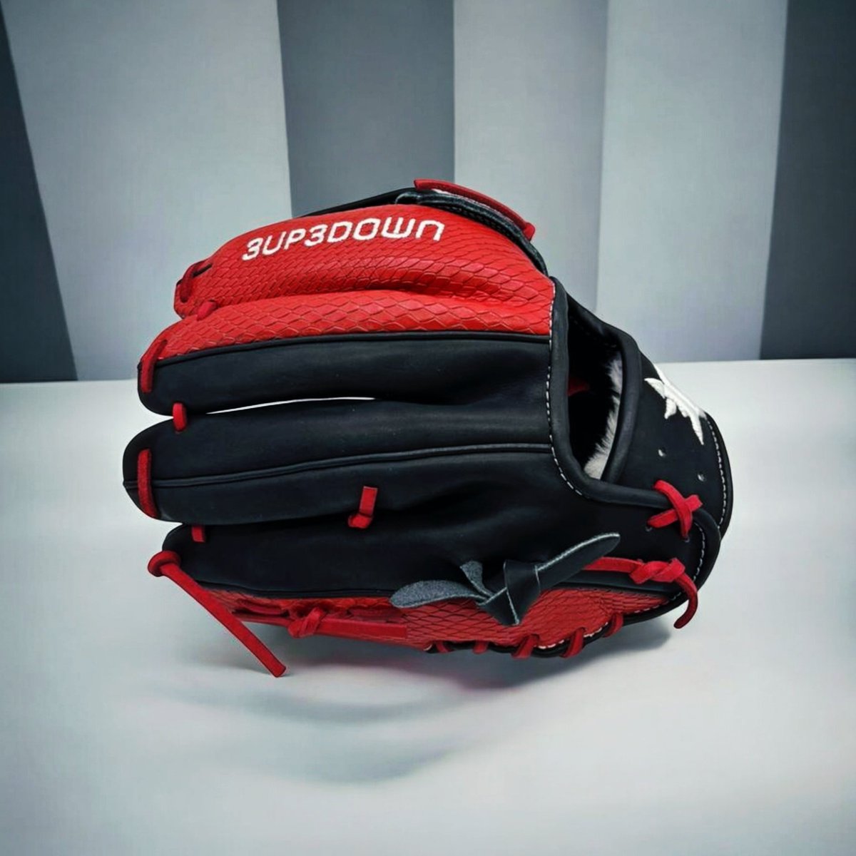 NEW leather and color options are currently being added to the website ⚡️

3up3downsports.com 
#baseball #softball