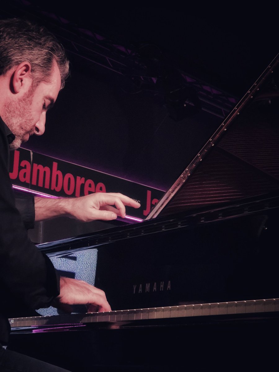 JAZZ:
Jazz in color.
Pianist Aaron Goldberg.

Yes! Trio.

54 Festival de Jazz de Barcelona.
Jamboree Sala 3.
Barcelona.

📷 Photo by JazzC.

#jazz #jazzphotography
#aarongoldberg
#aarongoldbergtrio