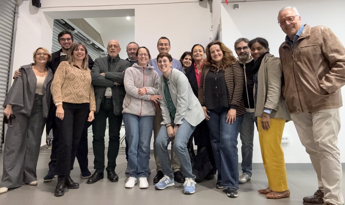 PSC_SantMarti's tweet photo. 🌹 Ens acompanya David Martínez, el gerent d’Urbanisme del @bcn_ajuntament, per parlar sobre els aspectes bàsics de l’urbanisme a Barcelona. 

🏙️ En concret, d’exemples al districte de @Bcn_SantMarti.

Moltes gràcies, David! ♥️ https://t.co/GpriSvi0tW