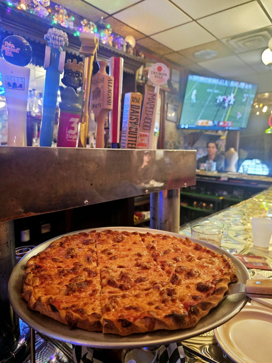 PaulPabst's tweet photo. @barstoolchicago Side Street Saloon https://t.co/xIvusQ3JJm