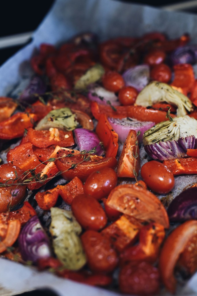GoodEatsLady's tweet photo. Easiest and get healthy dinner side? Roasted veggies! #guthealth #recipeideas #eattherainbow

Just throw any cut up vegetables with garlic, olive oil, S&amp;P, and some herbs onto a baking sheet (use parchment paper for easy cleanup) and bake at 425 for 20 minutes! Delicious! https://t.co/ViKrOqD9Am