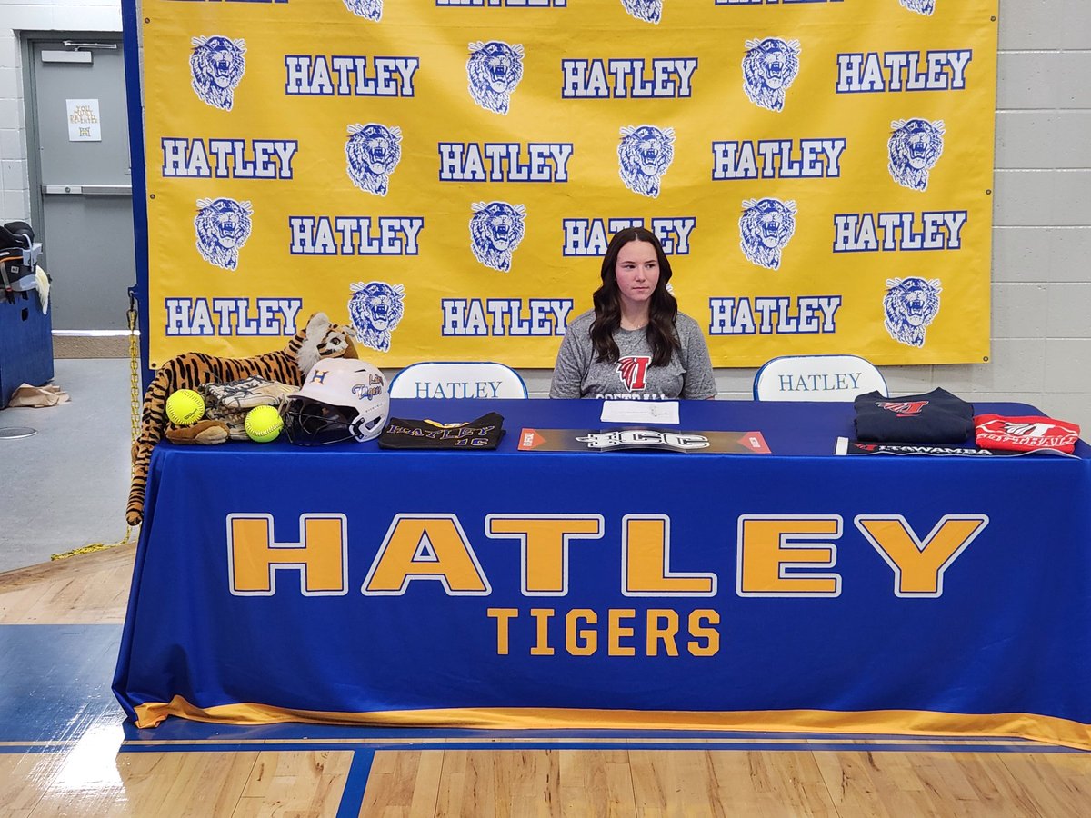 18uExpress's tweet photo. Congratulations to @dabbs_ashlynn on signing with @LetsGoICC_SB today. ❤️🤍🥎🥎##ROLLTRIBE https://t.co/C2L4AnS5LS