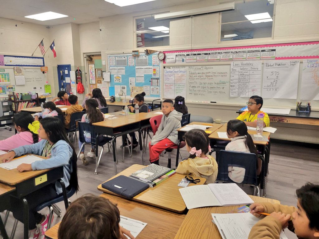 ❤️ our 4th grade team! Systems are in place for building relationships and growing students from the first moment each morning with SEL through  community circles, class meetings, connecting with others, journaling &amp; more. 💯 #RISDbetheone #dovsharkmindset