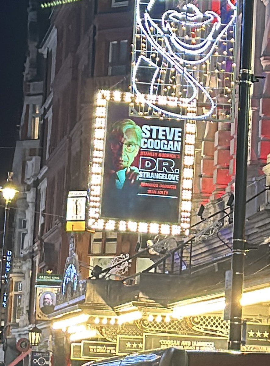My two word review of #DrStrangelove - Bloody Brilliant! <a href="/Aiannucci/">Armando Iannucci</a> 👌 #SteveCoogan