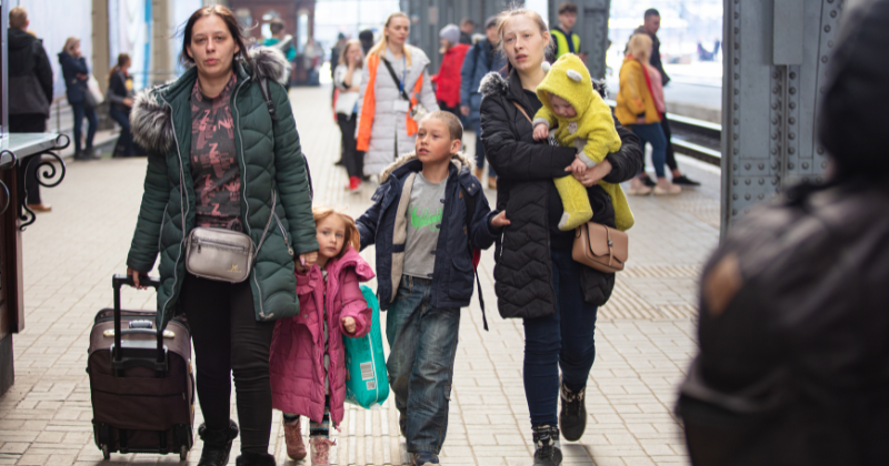 🎧Financial Barriers That Newcomer Women Face, on the Moolala #personalfinance podcast: 
moolala.ca/financial-barr…
Newcomer women face unique barriers when it comes to money. <a href="/TonieChaltas/">Tonie Chaltas</a>, CEO of Achev, joins us to tell us about those barriers and ways to overcome them.