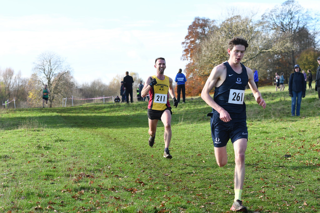 Cameron___W's tweet image. A few from last weekend's Berkshire, Buckinghamshire, Oxfordshire XC Championships on Sunday at Broughton Castle. Great venue with a challenging course for all. Very much look like I'm enjoying myself on that finish straight 😁 pics: @AbingdonAC