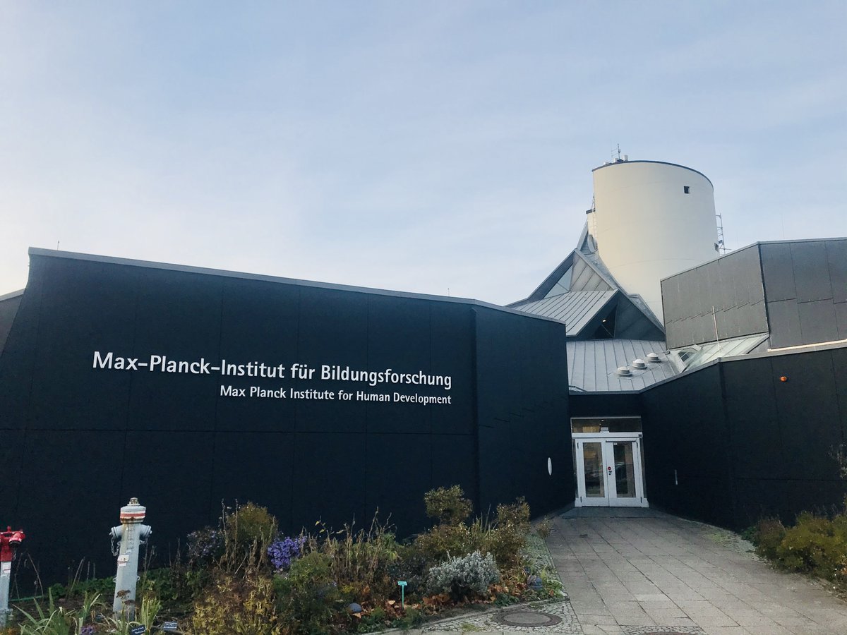 Had an amazing time giving a talk <a href="/Max_Planck_CHM/">Center for Humans & Machines</a>  about strategic interactions among AI &amp; humans 🤖🤝

Thank you for the invitation <a href="/iyadrahwan/">Iyad Rahwan | إياد رهوان</a>, it was very exciting to learn about the intersection of computer science and human behaviour!