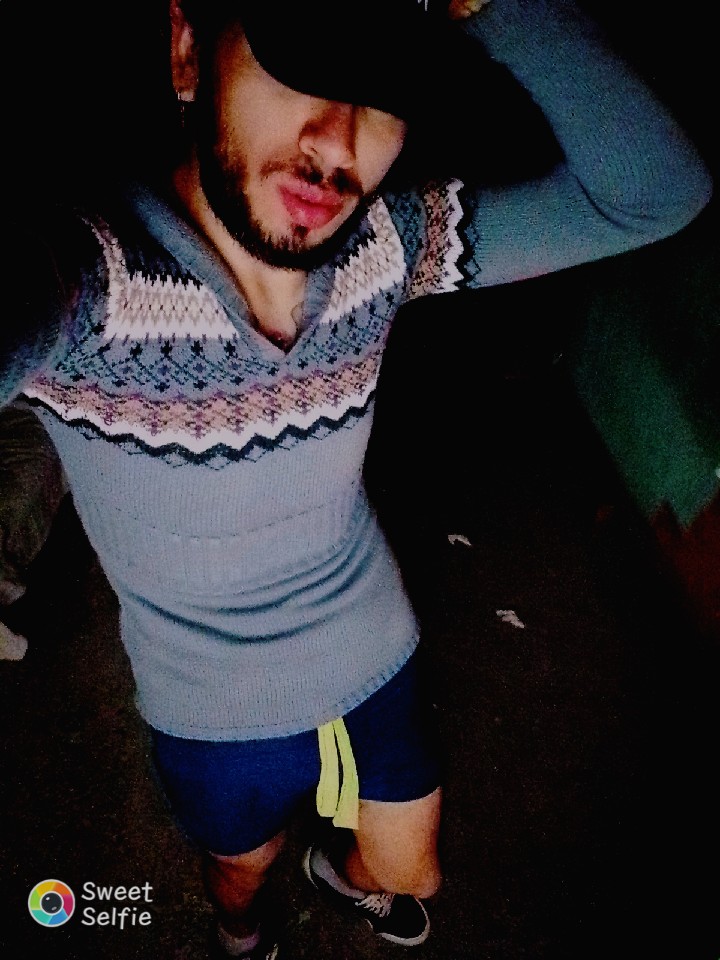 AlexaFlore24419's tweet photo. Fums humo #zoomgay https://t.co/VPdUUUAN9K