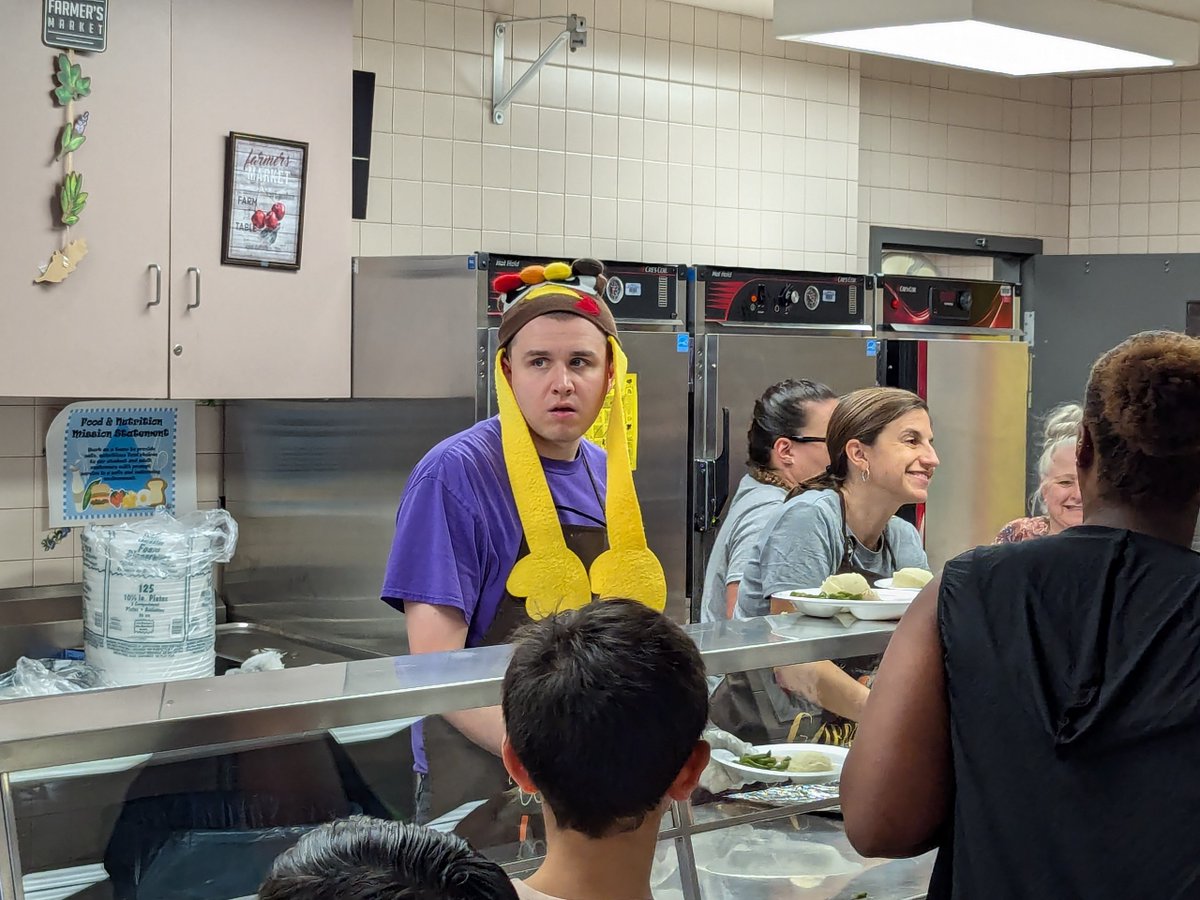 Big lunches all around DVUSD today as students and families enjoyed pre-Thanksgiving meals. Special thanks to cafeteria staff for making it happen! Photos from Desert Sage, Park Meadows and Village Meadows Elementary Schools. <a href="/DesertSageElem/">Desert Sage Elementary</a> <a href="/PMScorpions/">Park Meadows</a> <a href="/Village_Meadows/">DVUSD Village Meadows Elementary School</a>