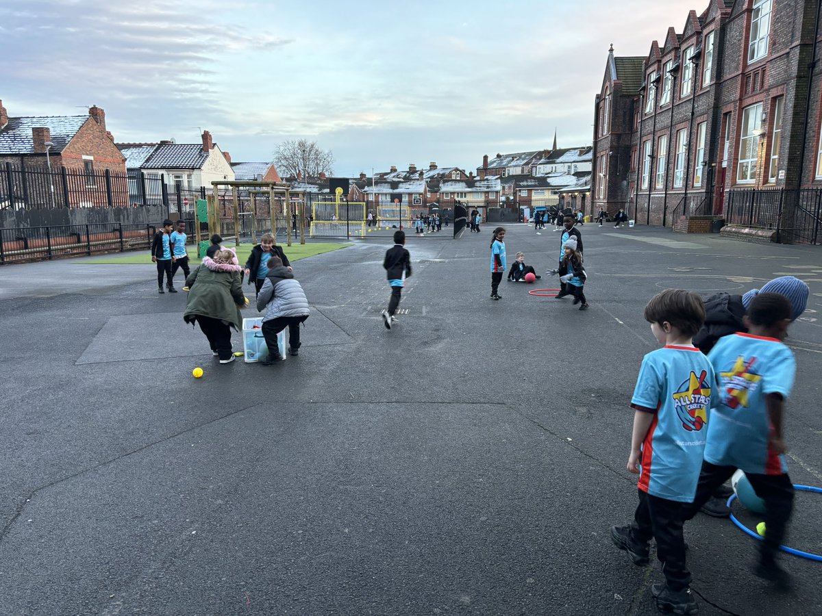 AnfieldRoadPE's tweet photo. Week 3 of ‘All Stars’ cricket at Anfield Road! There may have been snow on the Roofs but that didn’t stop us.  Bowling through targets &amp; collecting planets, stars and comets in our game.  Well done for braving the cold! ⭐️ @LancsCricketFDN @allstarscricket @pmorriscricket https://t.co/kBjYxuEazC