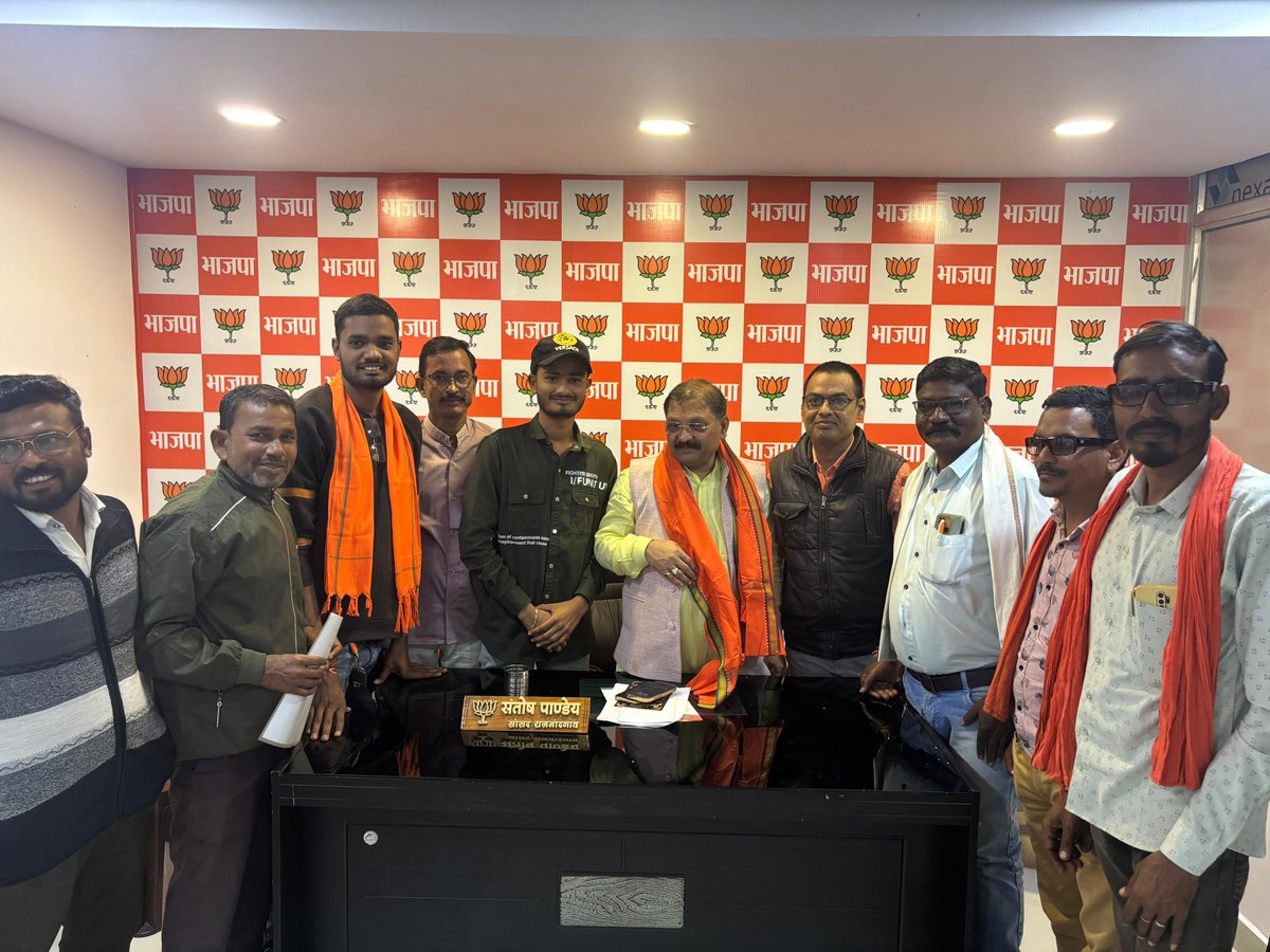 राजनांदगांव <a href="/santoshpandey44/">Santosh Pandey</a> सांसद संतोष पांडे जी से शिष्टाचार भेंट। 
कुमरदा में बनेगा एक बड़ा मानस भवन, सेवा सहकारी समिति सोसाइटी में भी बनेगी प्रतीक्षा शेड।
♥️♥️♥️🙏🙏🙏♥️♥️♥️
<a href="/BJP4India/">BJP</a> <a href="/BJP4CGState/">BJP Chhattisgarh</a> <a href="/vishnudsai/">Vishnu Deo Sai</a>