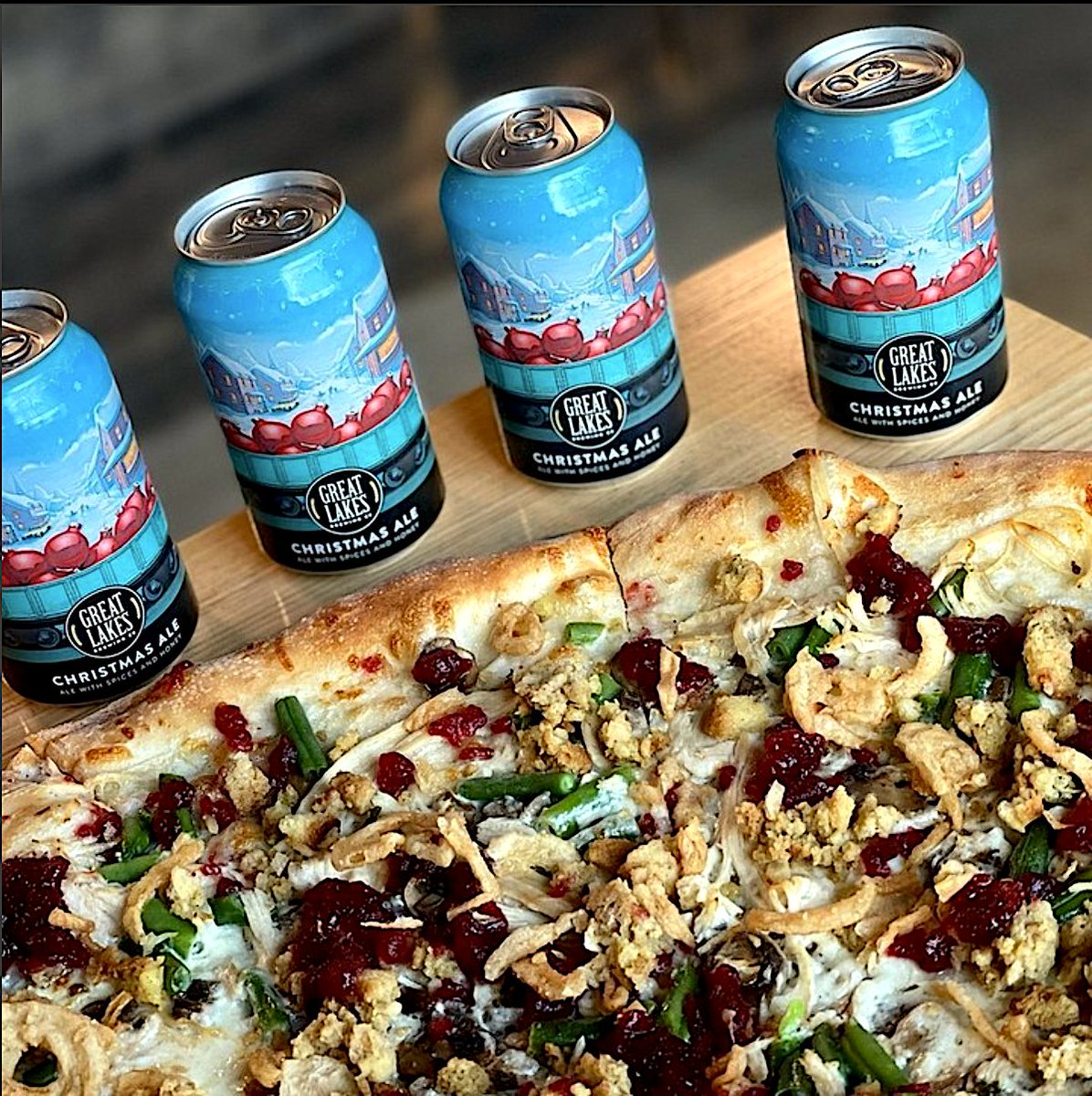 🦃 Order now for curbside pickup of the Thanksgiving finish-at-home pie and a 4-pack from Great Lakes Brewing Co.! Go to ians-pizza-garver.square.site to make your preorder!

 #Thanksgiving #Christmas #ThanksgivingDinner #CraftBeer #FoodCollaboration #HolidayEats #CurbsidePickup