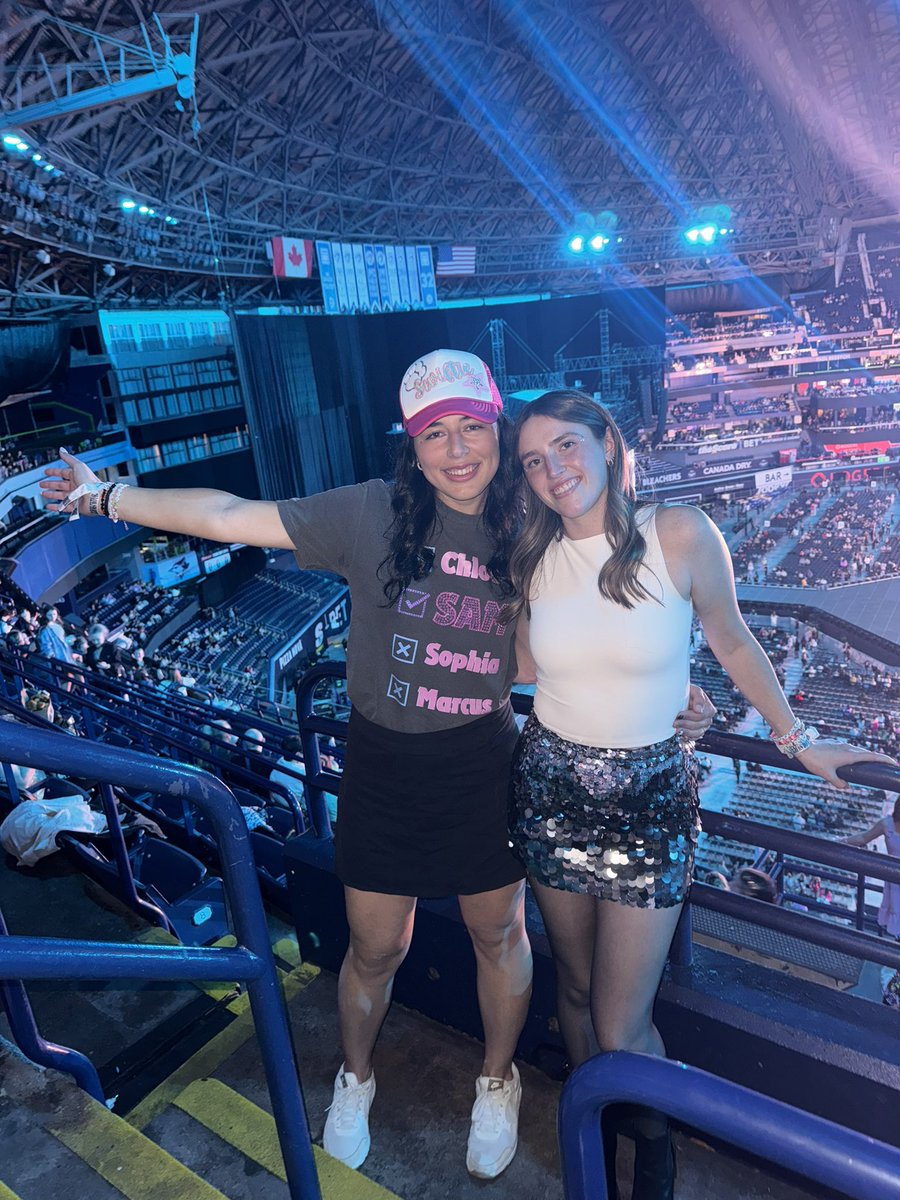 hellagoodhair's tweet photo. READY FOR TAYYYYRONTOOOO!!! 

@taylornation13 so excited to bring along a first timer to Eras and experience this amazing magic!!!! https://t.co/9dWpqP6Meg