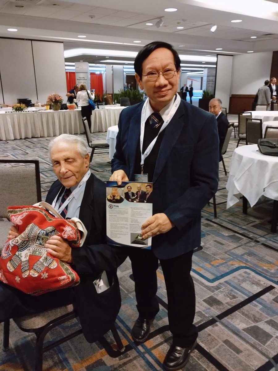 kamphol's tweet photo. l brought an Elephant from Chiang Mai, Thailand specially for Frank Veith 
@VEITHsymposium
My friend Professor Kimihiro Komori from Nagoya, Japan on behind. https://t.co/3GU3iumjRc