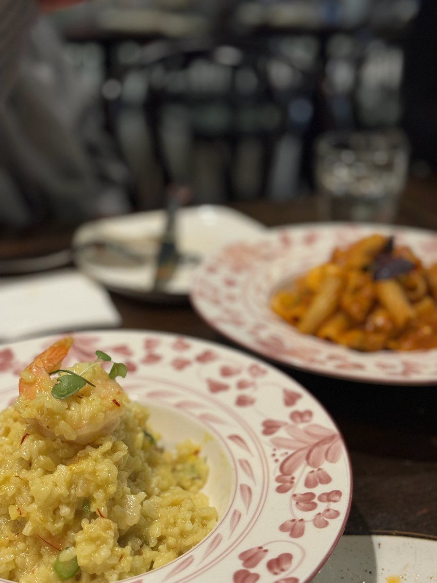 Nouraalmgren's tweet photo. •مطــاعم•

•Eastbank 
•Morrison’s Oyster Bar & Grill
•Farina Pizzeria 
•Bandi Pizza
•iconic cafe
•Three Beans 
•The garden
•Morena
•Flower Child Cafe
•Chantilly’s Coffee
•Threefold Pastry
•Crust | مطعم بيتزا يفك ازمه اذا مالك خلق تطلع بيتزا بيري بيري 👌🏼
•El Jannah Chicken مطعم عربي مشهور بالدجاج المشوي وزحمه بالنسبه لي عادي جداً