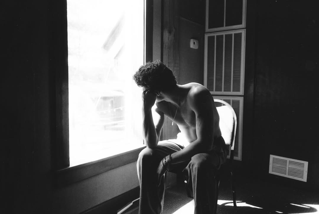 TheSMendesUpdt's tweet photo. Shawn Mendes photographed for #Shawn https://t.co/DKW8HD26b1