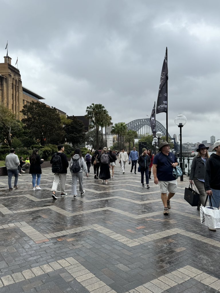 Nouraalmgren's tweet photo. • Circular Quay •
اهم منطقه سياحه 
فيها مطاعم فاخره ومقاهي مطله على الاوبرا هاوس  والوصول الى الاوبرا هاوس 
ومحطة فيري توصل لحديقه الحيوان ولونا بارك، ومحطة قطار 
قريبه من الفورسيزون ⛴️👌🏼 https://t.co/sAo9pzMmdW