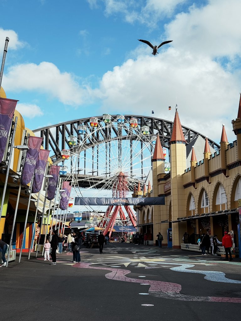 Nouraalmgren's tweet photo. • Luna Park •
🎡🇦🇺
من اقدم الملاهي في سيدني صغيره و تصميمها نفسه القديم  ممتعه جداً اذا معاكم اطفال والافضل تروحون لها ب الفيري الطريق يكون ممتع واهم شي الجو ماتكون شمس مشرقه 🤣 https://t.co/mOwGeSVk4M