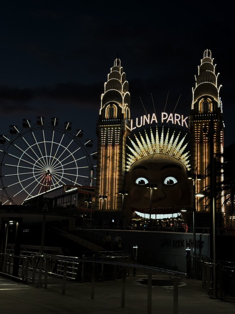 Nouraalmgren's tweet photo. • Luna Park •
🎡🇦🇺
من اقدم الملاهي في سيدني صغيره و تصميمها نفسه القديم  ممتعه جداً اذا معاكم اطفال والافضل تروحون لها ب الفيري الطريق يكون ممتع واهم شي الجو ماتكون شمس مشرقه 🤣 https://t.co/mOwGeSVk4M
